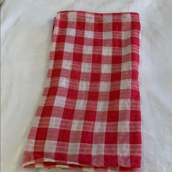 Versatile scarf or wrap - Picture 2 of 3